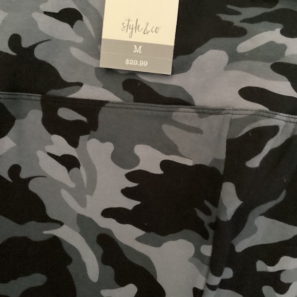 NWT!! Camouflage leggings, size medium - Picture 5 of 6